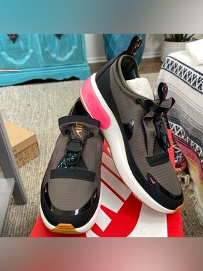 Nike Air Max DIA Winter Cargo Lifestyle sneakers kicks